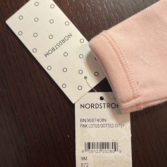 Nordstrom Baby Pink Lotus Dotted Ditsy Footie - 9months Great Gift - Picture 4 of 6